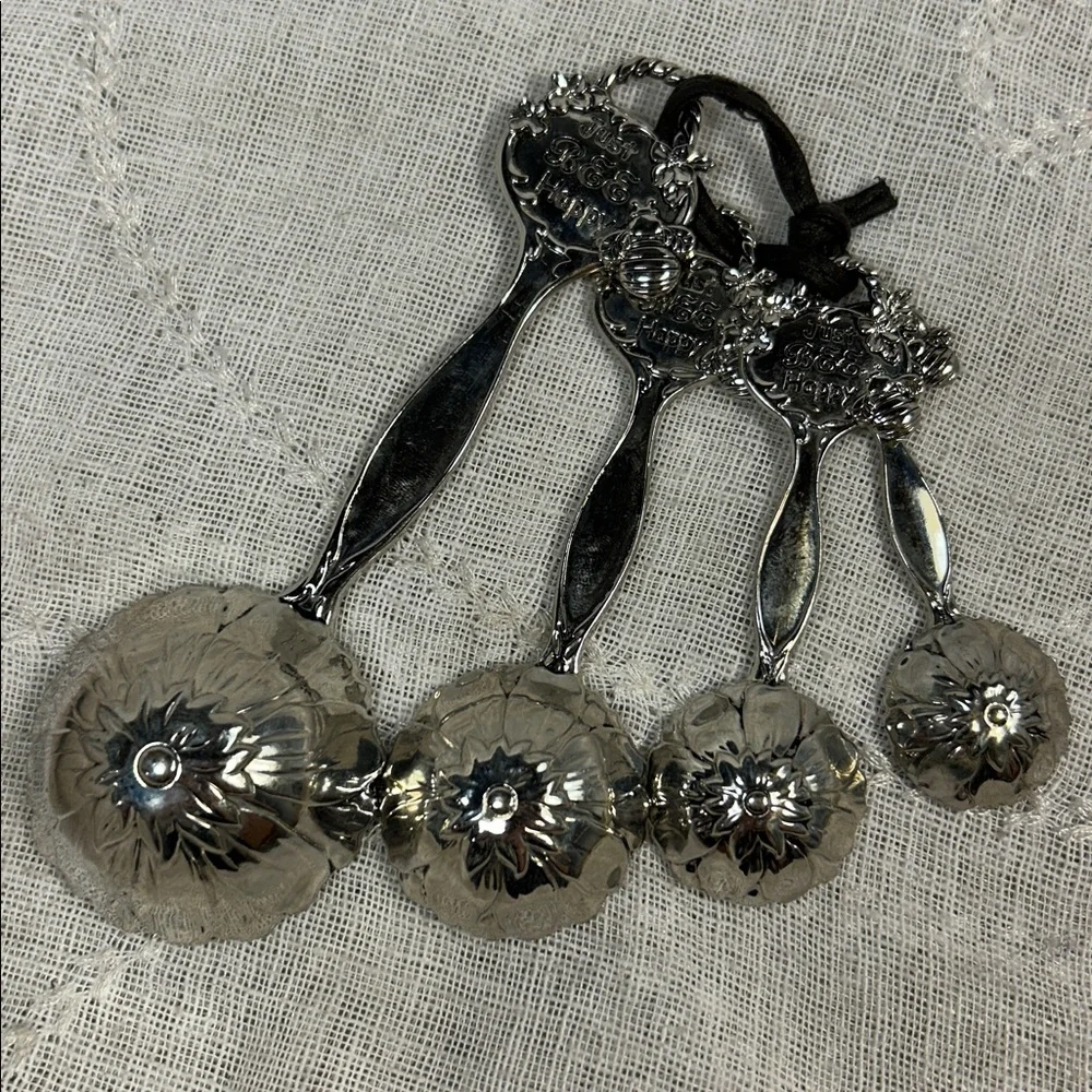 Just Bee Happy measuring spoons